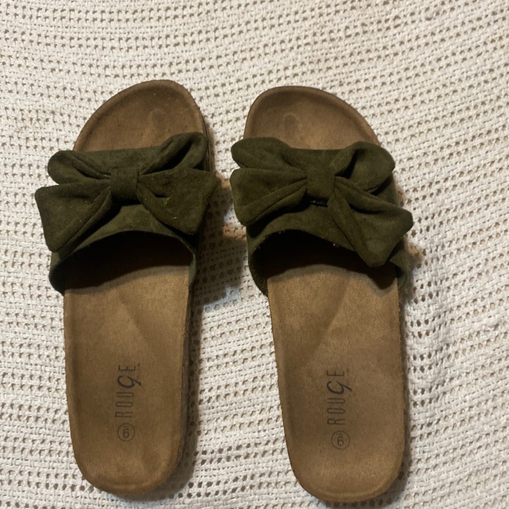 These sandles are okay not my type duno why I bought when it’s not even my size